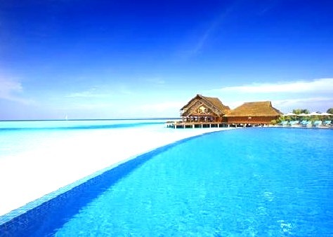 Crystal Blue Water In Luxury Vacation Resort